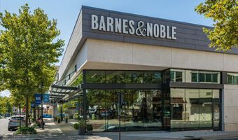 20305 SAVIN HILL Dr, Ashburn, VA 20147