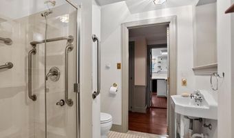 3 HIDDEN Ln, Abington, PA 19001