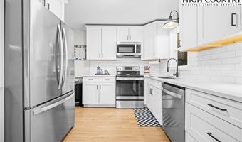 405 Sleepy Hollow Ln, Banner Elk, NC 28604