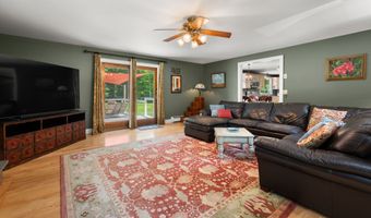 52 Thornridge Dr, Colchester, CT 06415