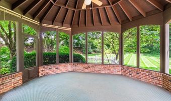 14 Cambridge Circle Ct, Ballwin, MO 63011