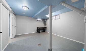 606 N 3rd St, Beresford, SD 57004