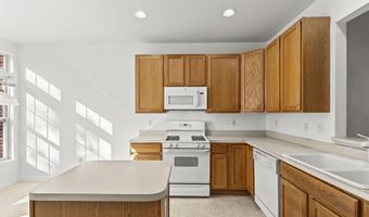 2004 GOLDEN MORNING Dr 30, Bowie, MD 20721