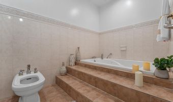 6816 SHRINE Ct, Annandale, VA 22003