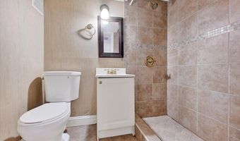 131 W BARRE St W, Baltimore, MD 21201