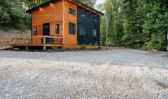 576 Pine Grove Rd, Beattyville, KY 41311