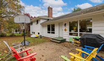 53 Hampton Ave, Auburn, ME 04210