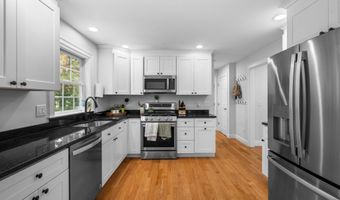 34 Crawley Falls Rd, Brentwood, NH 03833