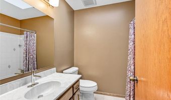 7454 Upper 24th St N, Oakdale, MN 55128