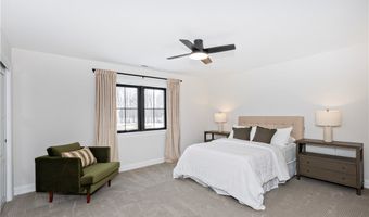 690 Club Dr W, Aurora, OH 44202