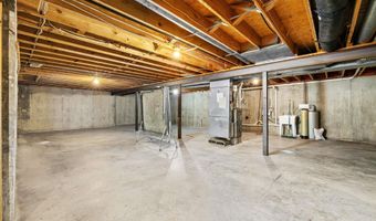 271 N McClellan St 105, Auburn, IN 46706