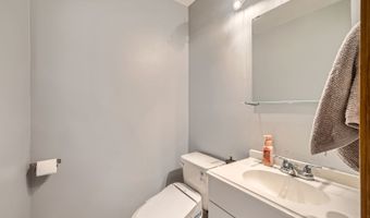 953 N Rohlwing Rd 201A, Addison, IL 60101