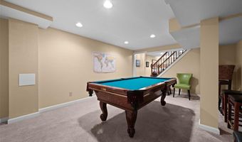 21 Meadowbrook Country Club Est, Ballwin, MO 63011