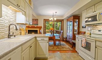 38 Woodside Dr, Albany, NY 12208