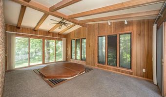 425 Kenilworth Ln, Ballwin, MO 63011