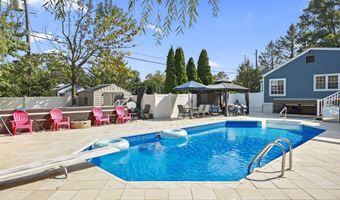 28 W Park Ave, Belford, NJ 07718