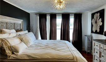 821 Post Rd, Warwick, RI 02888