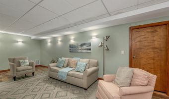 82 Pilgrim Dr, Bedford, NH 03110