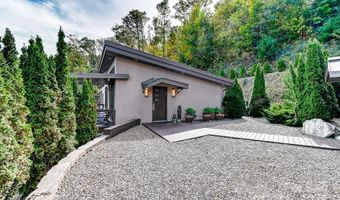 128 Leisure Mountain Rd, Asheville, NC 28804