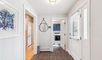 101 County Rd, Barrington, RI 02806
