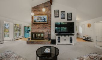 15 Goulart Dr, Bozrah, CT 06334