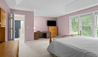 48 Fieldstone Ln, North Kingstown, RI 02874