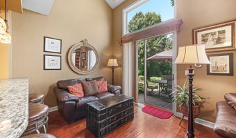 6 Waverly Ct, Algonquin, IL 60102