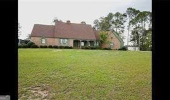 220 Lakeshore Dr, Alma, GA 31510