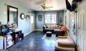 2 CLARK Dr, Barrington, NJ 08007