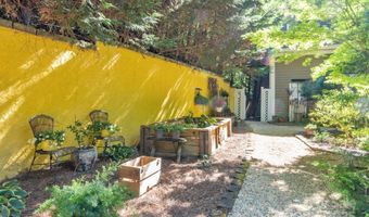 11 Hearthstone Dr, Asheville, NC 28803
