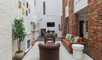 207 S PATRICK St 204, Alexandria, VA 22314