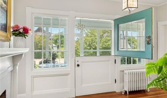 84 Rodman St, Narragansett, RI 02882