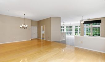 16 Greenways Ln, Lakewood, NJ 08701