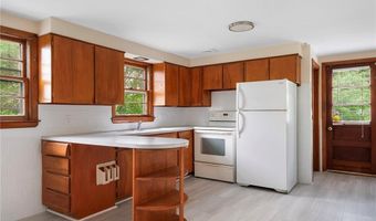 21 Parsonage Dr, Warwick, RI 02889