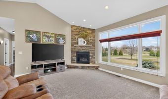 1442 30th St NW, Austin, MN 55912