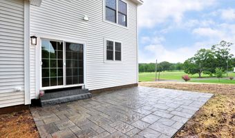81 Club Dr, Berlin, CT 06037