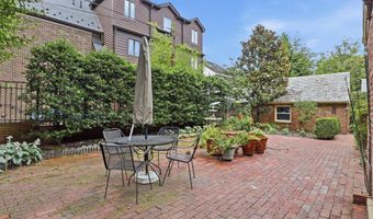 2620 FORT SCOTT Dr, Arlington, VA 22202