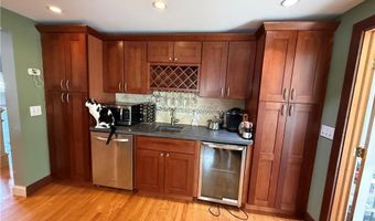 1 Edgewood Ave, Hopkinton, RI 02804