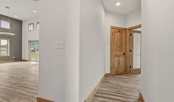 10 Bellflower Ct, Blanchard, ID 83804
