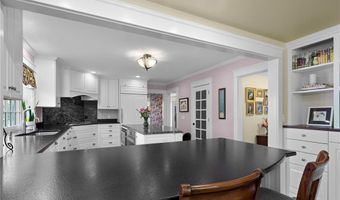 51 Ayrault St, Newport, RI 02840