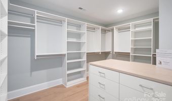 6910 Providence Ln W, Charlotte, NC 28226