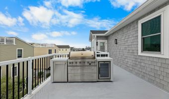 18 Mea Ln, Beach Haven, NJ 08008