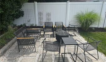 76 Poplar Dr, Cranston, RI 02920