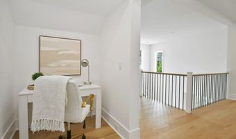 8 Fado Ln, Cos Cob, CT 06807