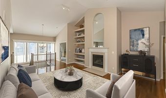573 Castle Ridge Dr, Ballwin, MO 63021