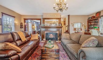 33 S Bay Ave, Amityville, NY 11701