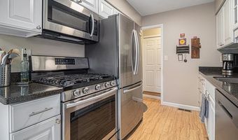 2802 Bombridge Ct, Ann Arbor, MI 48104