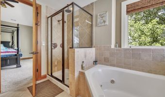 325 Lakeshore Dr, Arnolds Park, IA 51331