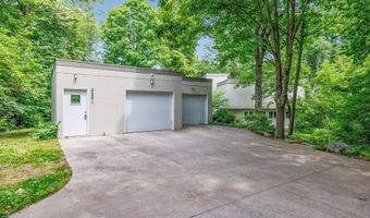 2201 Timberland Rd, Ames, IA 50014