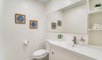 2420 N TAYLOR St, Arlington, VA 22207